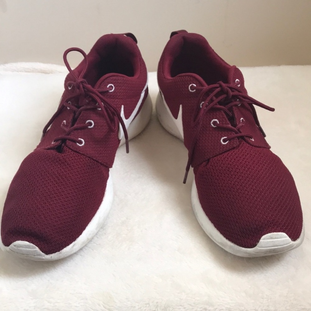 Nike Roche Burgundy size 11